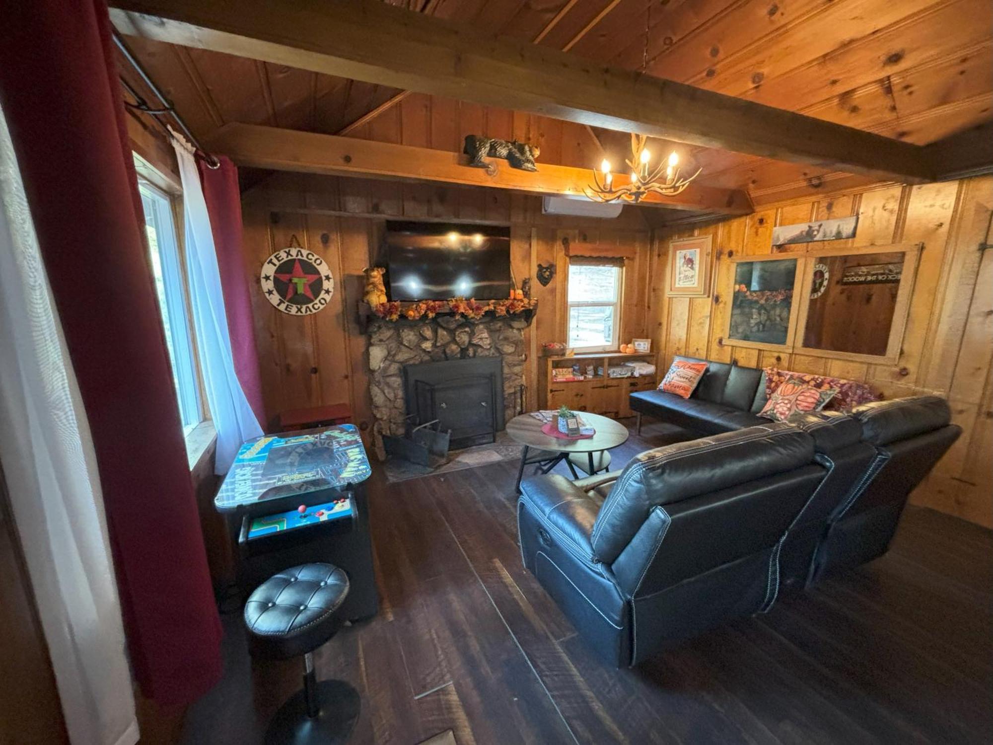 Snow Bunny Lodge - Perfect Big Bear Getaway! Deck With A New Hot Tub And Charcoal Barbecue! Big Bear Lake Zewnętrze zdjęcie